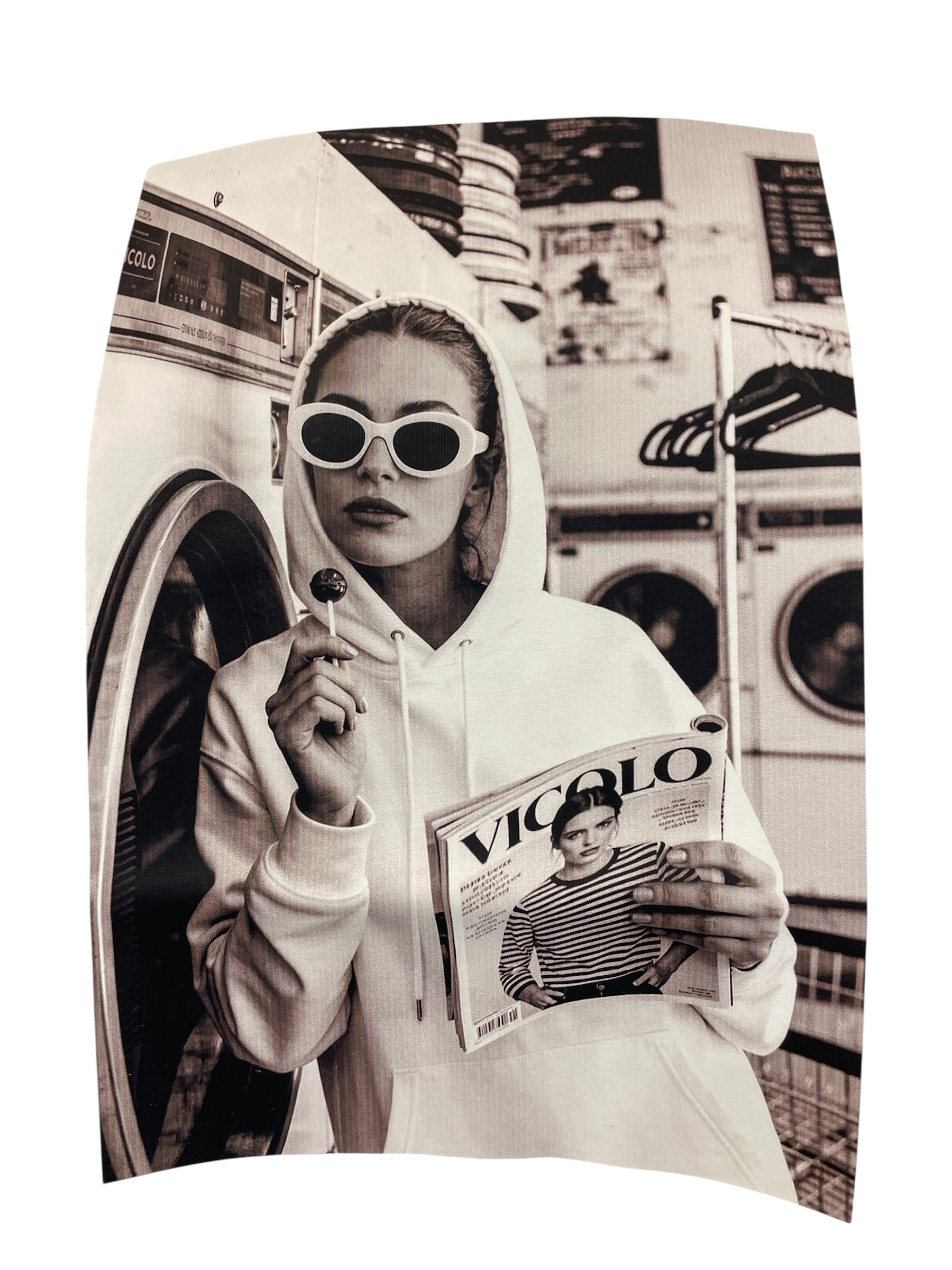 T-shirt over vicolo