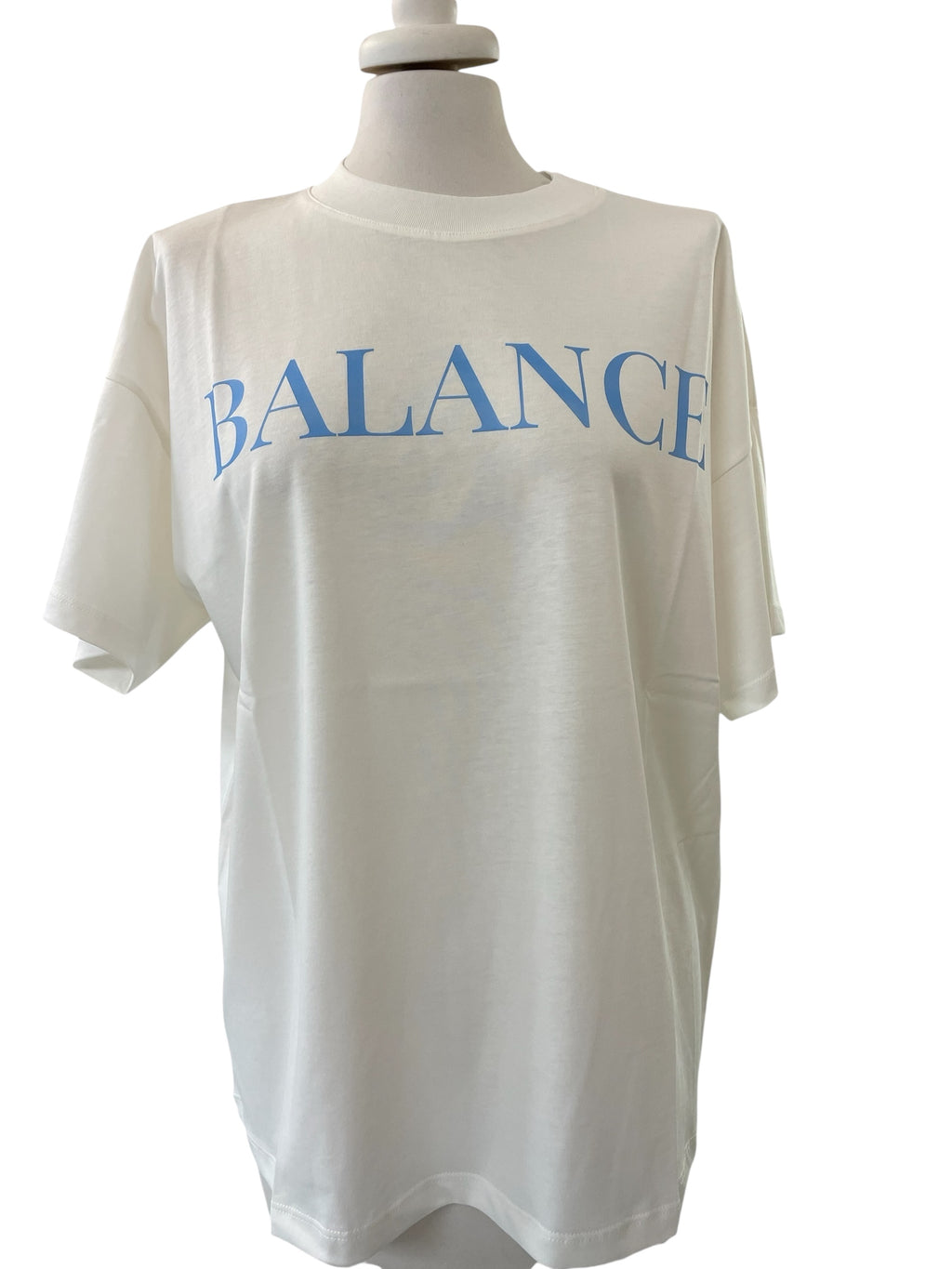 T-shirt over vicolo