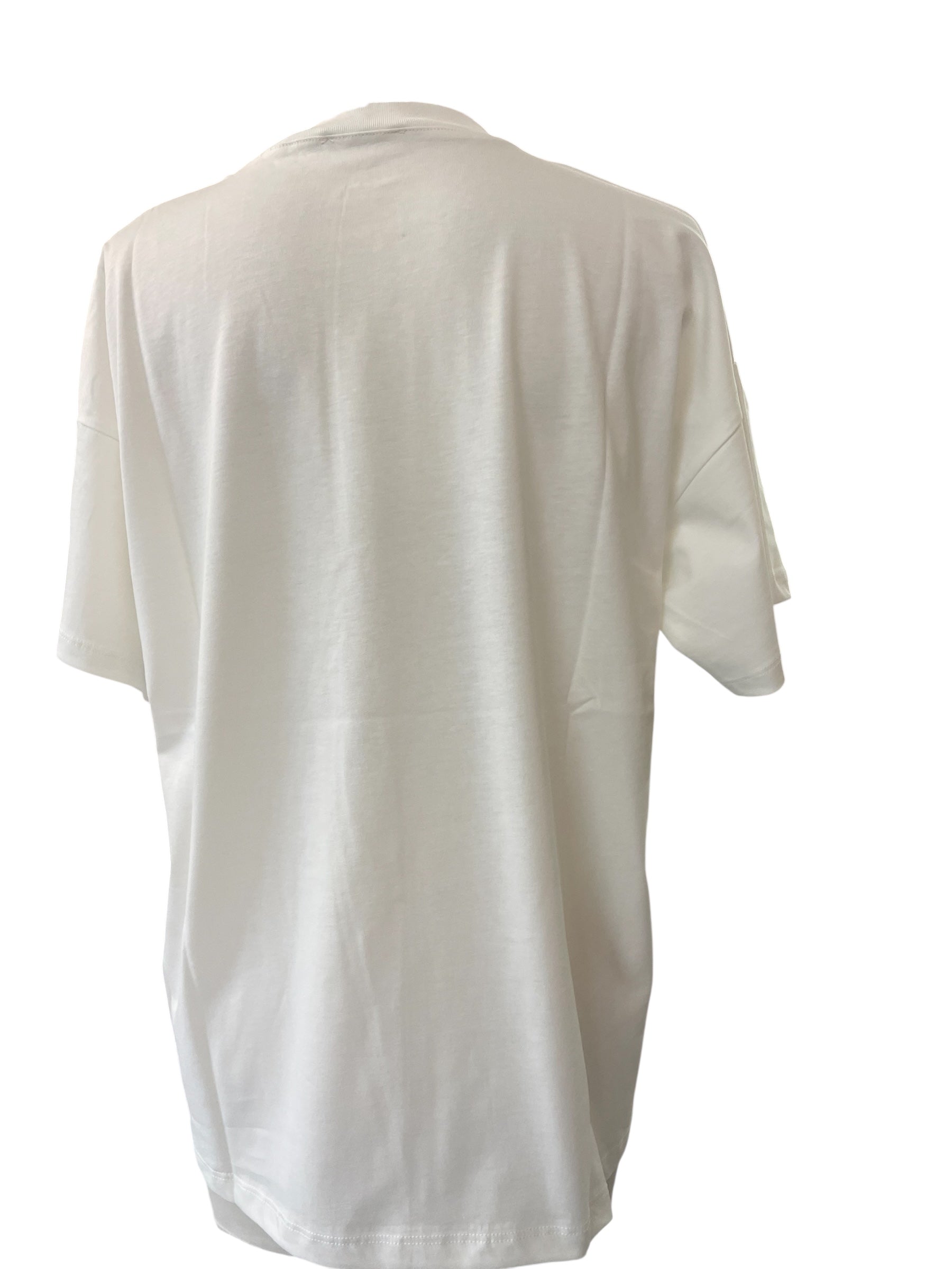 T-shirt over vicolo