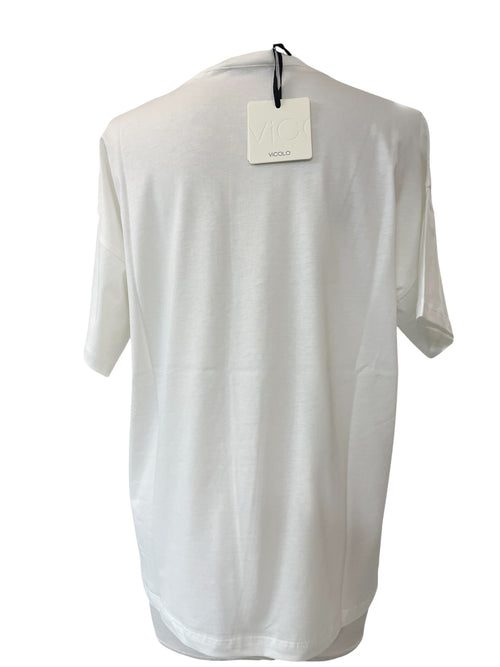 T-shirt over vicolo