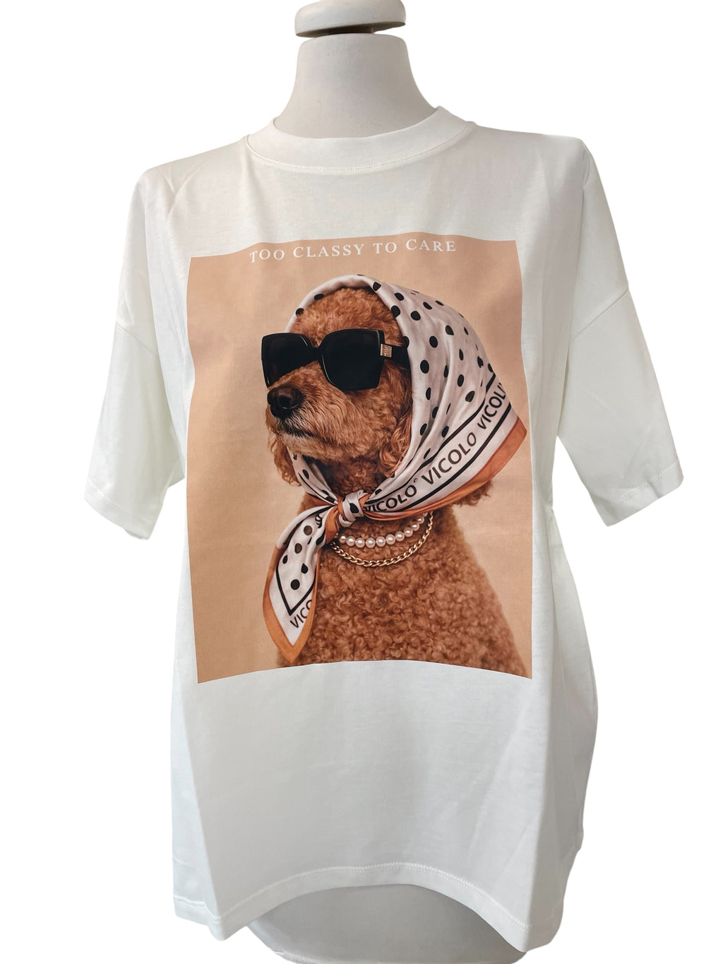 T-shirt over vicolo