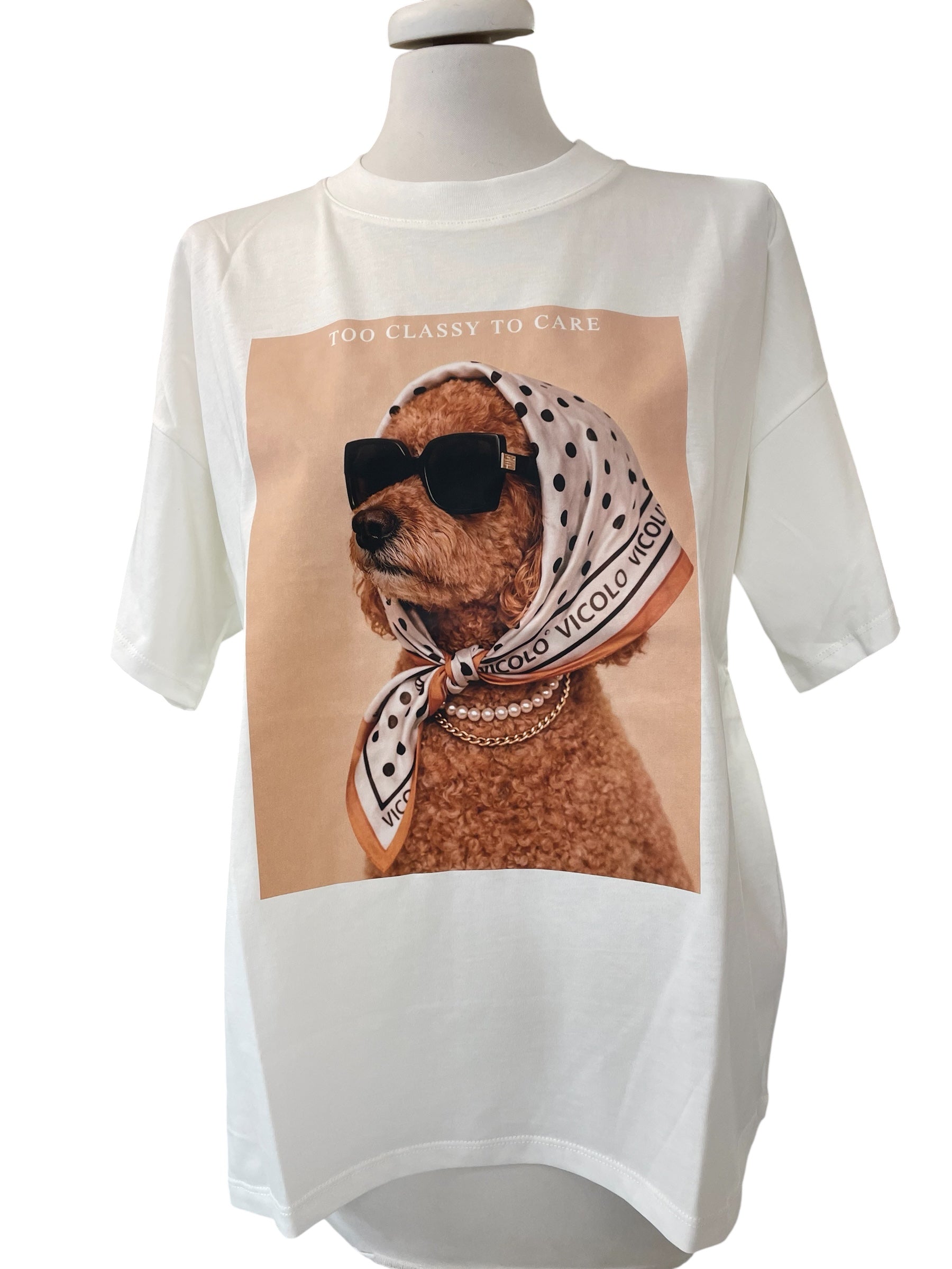 T-shirt over vicolo