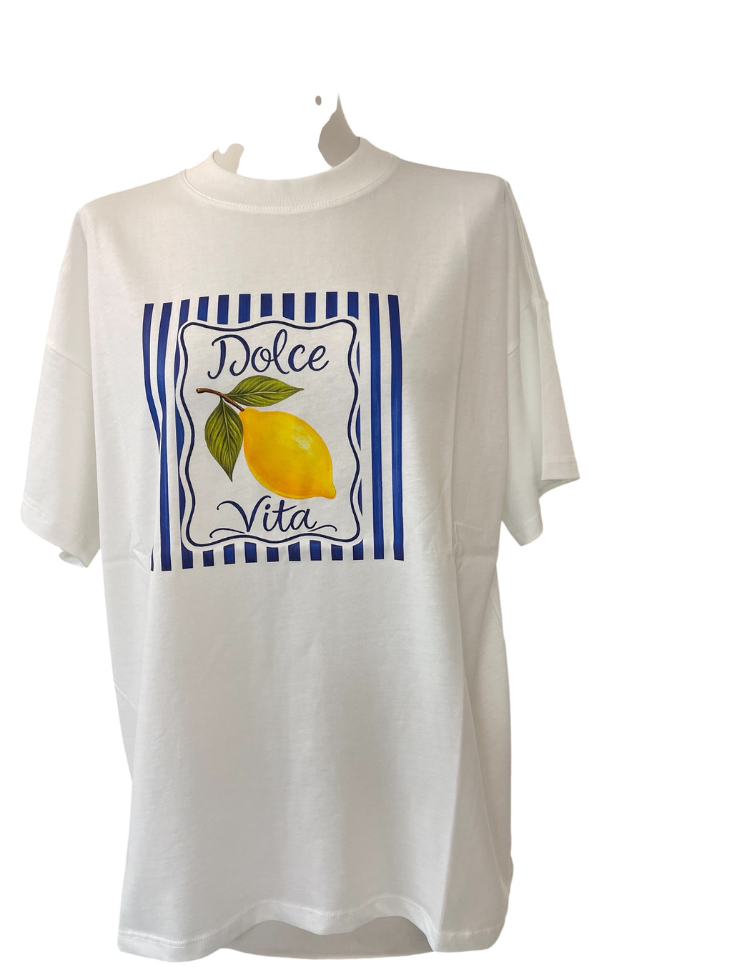 T-shirt over vicolo