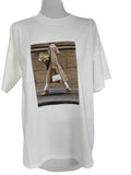 T-shirt over vicolo